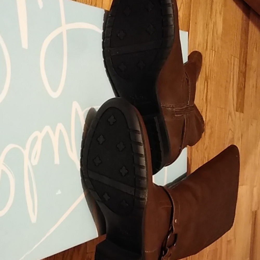 Boots - Picture 3 of 4